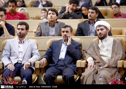 احمدی نژاد در جشنواره بهاری‌ها