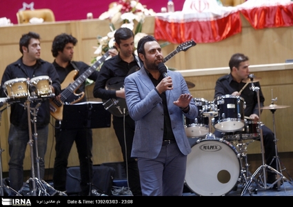 احمدی نژاد در جشنواره بهاری‌ها