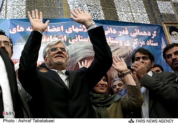 دیدار عارف با اعضای ستاد انتخاباتی