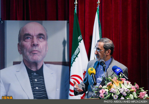 حواشی مراسم نکوداشت۸۰سالگی داوری اردکانی