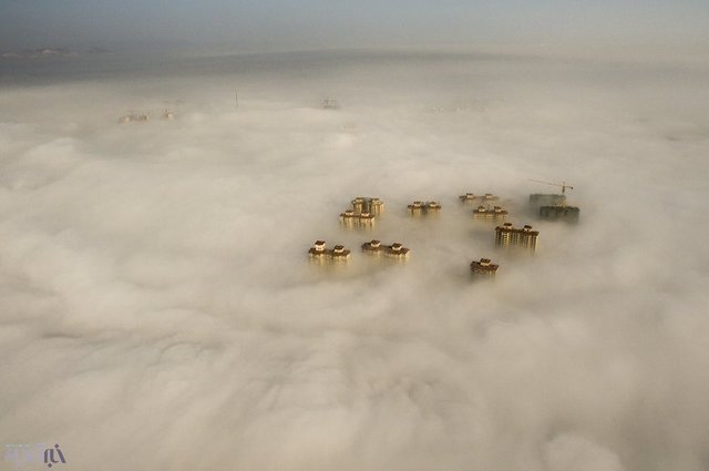 نمایی متفاوت از آسمان مه‌آلود چین/عکس