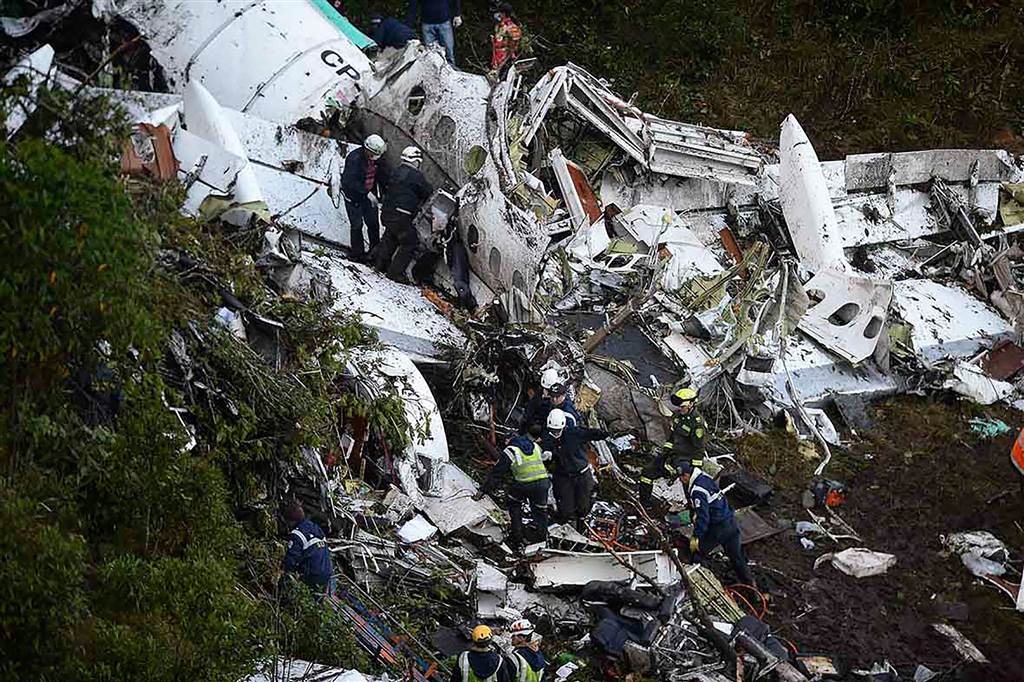 تصاویر جدید از لاشه هواپیمای سقوط کرده برزیلی