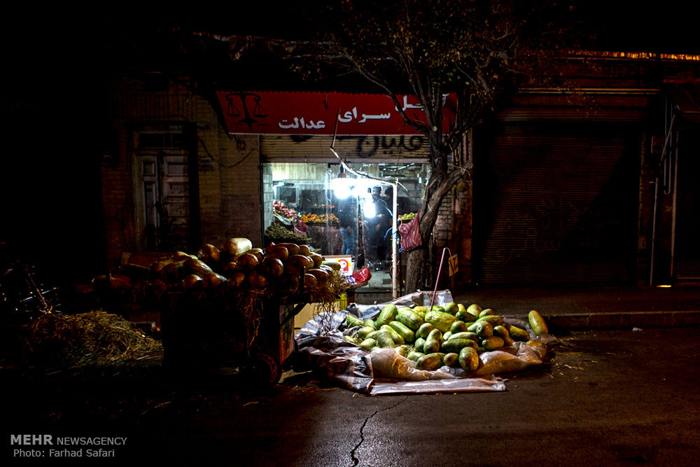 خرید شب یلدا در قاب تصویر