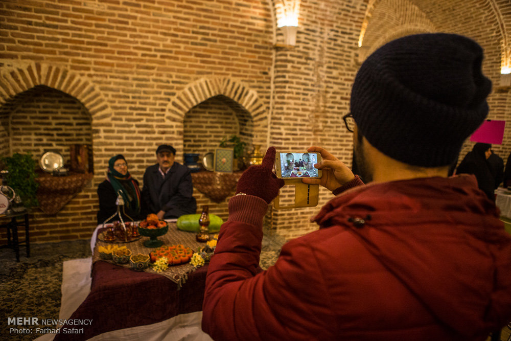 خرید شب یلدا در قاب تصویر