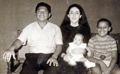 باراک اوباما در کنار پدر و مادرش +تصاویر