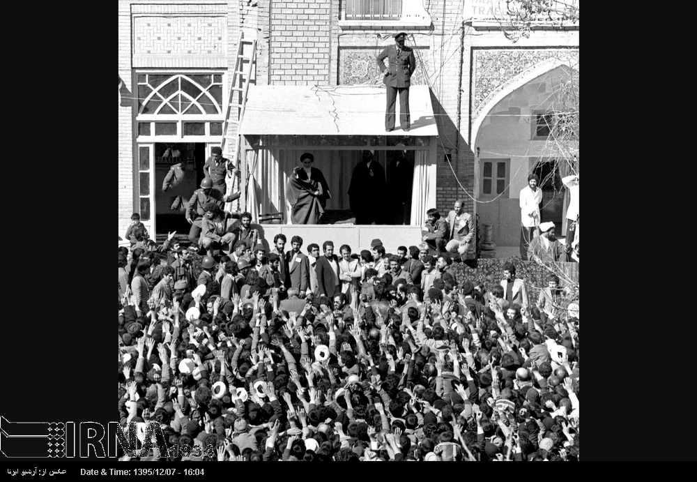 تصاویر ورود حضرت امام خمینی (ره) پس از ۱۴ سال تبعید