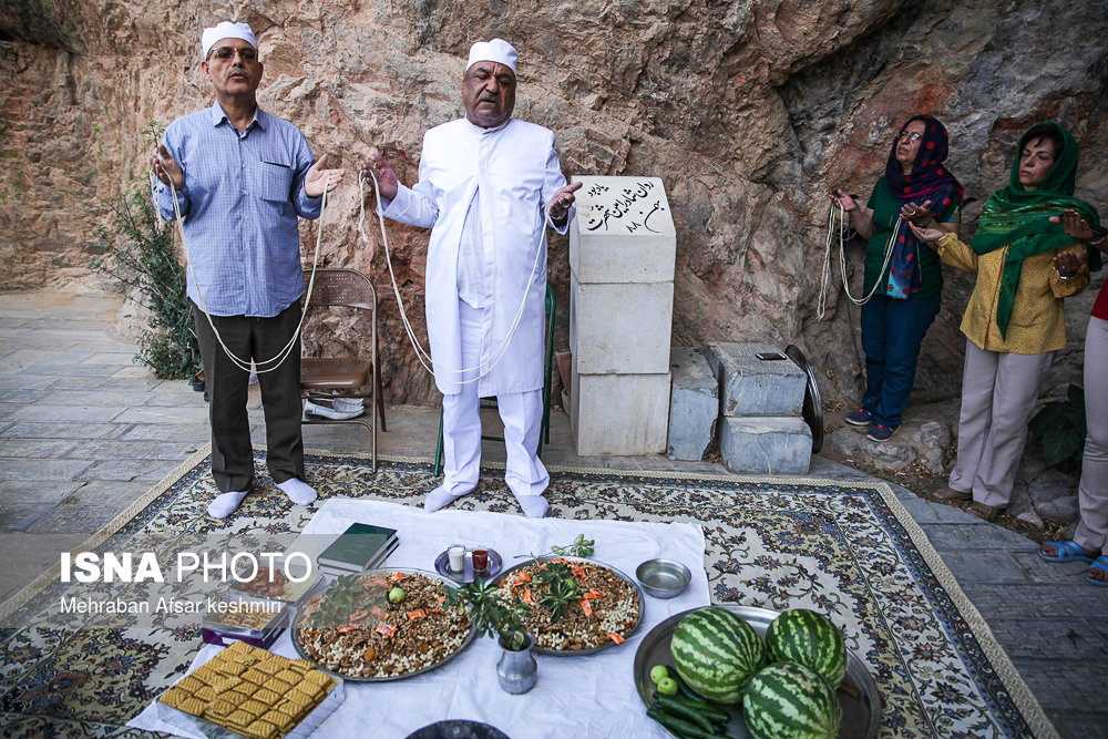 گردهمایی زرتشتیان در زیارتگاه «پیرسبز»