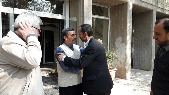 بست‌نشینی حمید بقایی در حرم عبدالعظیم حسنی با بدرقه احمدی‌نژاد +عکس