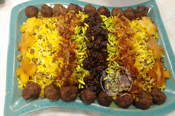 عدس پلو زعفرانی یکی از غذاهای رایج ایرانی ها