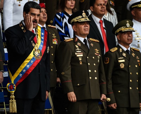 حمایت «بی قید و شرط» ارتش ونزوئلا از مادورو