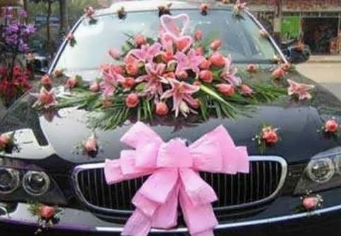 تزیین ماشین عروس با طرحهای زیبا و متفاوت تزیین ماشین عروس با طرحهای زیبا و متفاوت