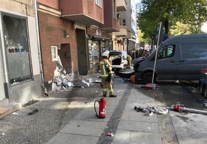 حمله با خودرو به عابران در برلین ۵ زخمی داشت +عکس
