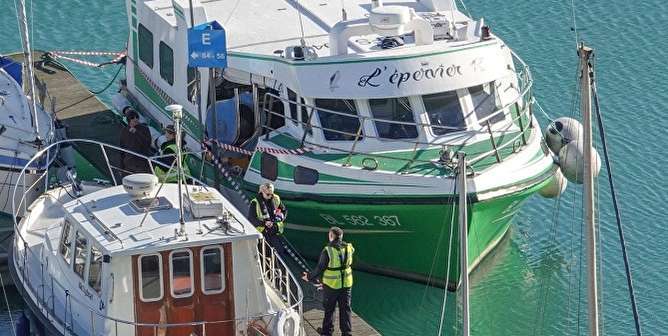 هفده ایرانی پس از دزدیدن یک قایق ماهیگیری از فرانسه به انگلیس رفتند