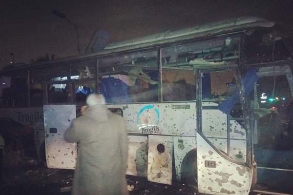 حمله به اتوبوس گردشگران در مصر +تصاویر