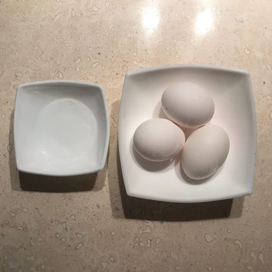 روش تهیه تخم مرغ آب پز بدون پوست (پوچد اگز)