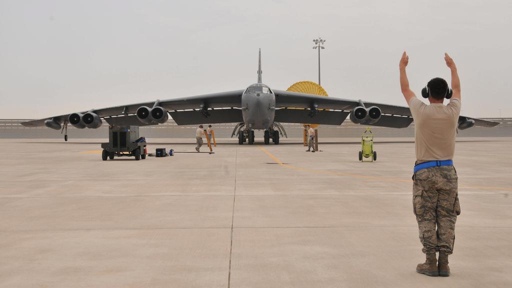 فرود بمب افکن های استراتژیک آمریکا در پایگاه هوایی العُدید قطر