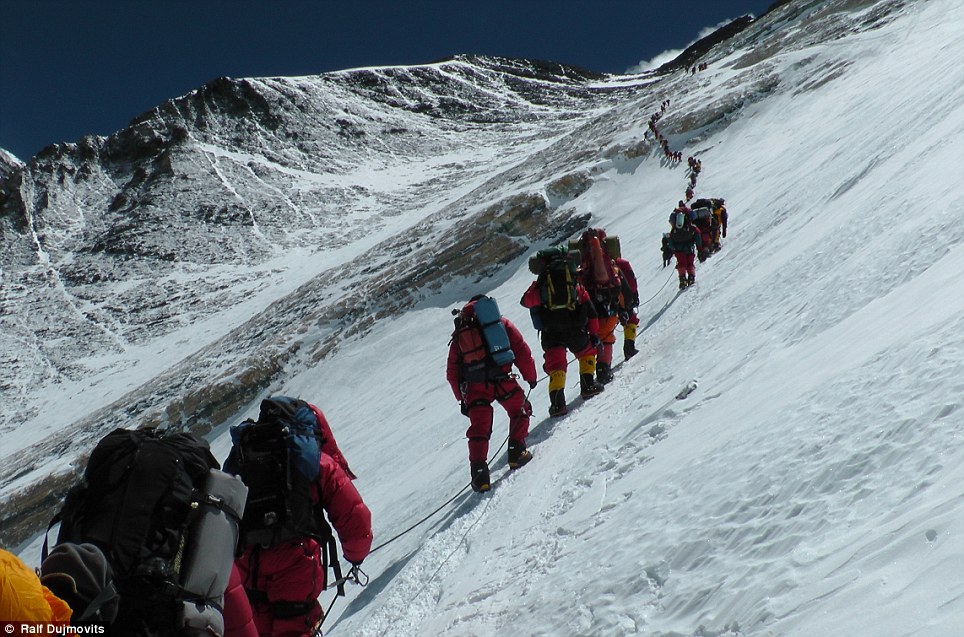 ازدحام جان سه کوهنورد دیگر در اورست را گرفت!