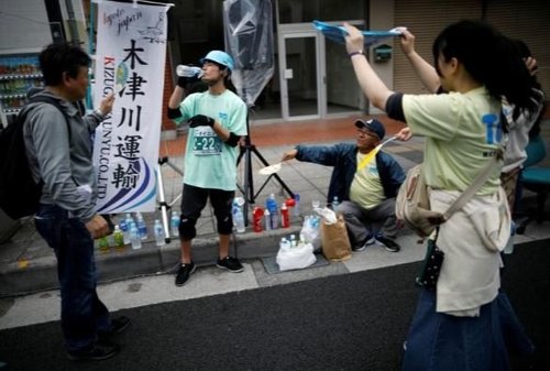 مسابقه با صندلی‌های چرخ‌دار اداری در ژاپن! +عکس