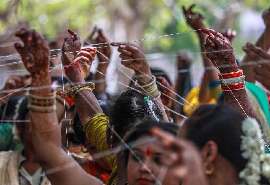 مراسم ویژه ز‌نان هندی برای طول عمر شوهرانشان! +عکس