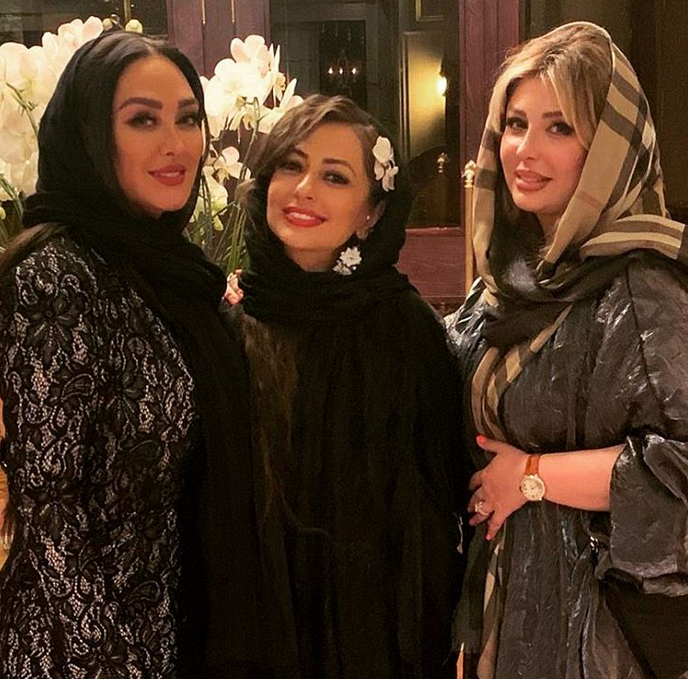 الهام حمیدی در کنار دو بازیگر زن