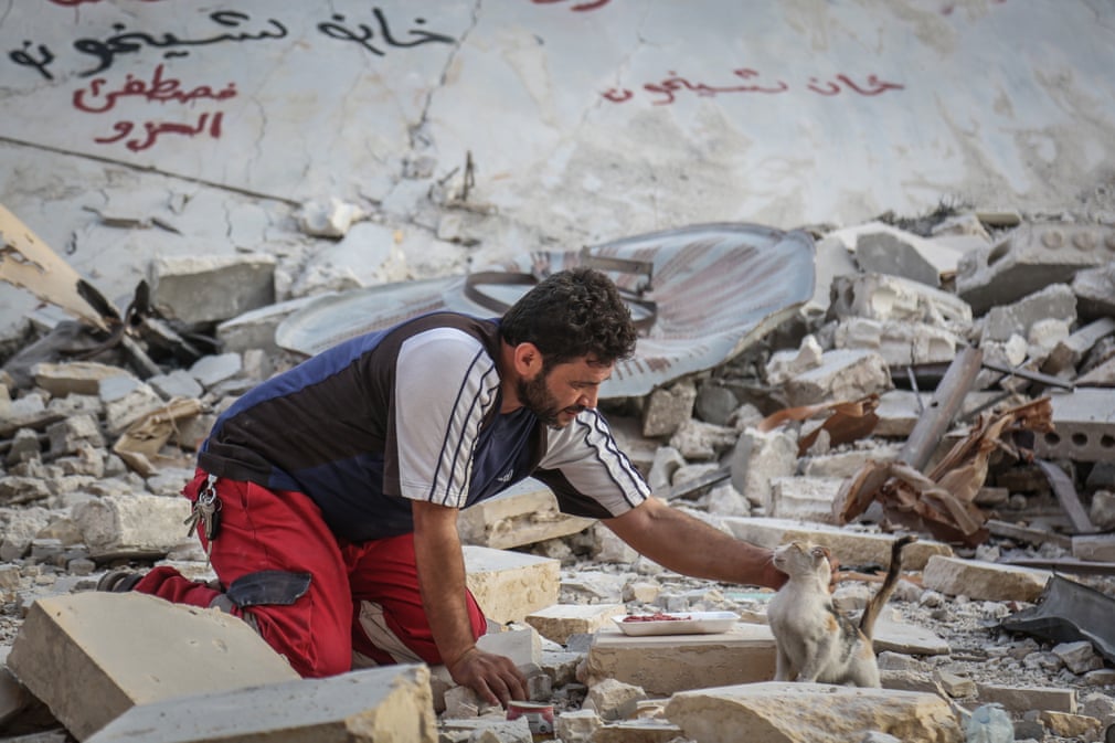 مرد سوری؛ ناجی کوچولوهای حلب +تصاویر