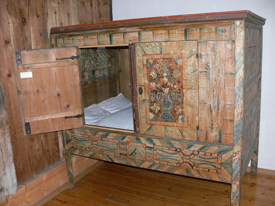 چرا اروپاییان قرون وسطی داخل جعبه می‌خوابیدند؟