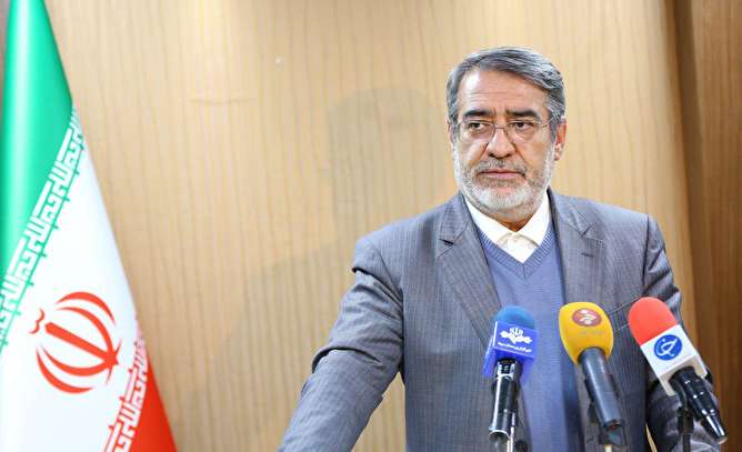 وزیر کشور خطاب به برخی سیاسیون: زحمات حافظان امنیت مردم را نادیده نگیرید