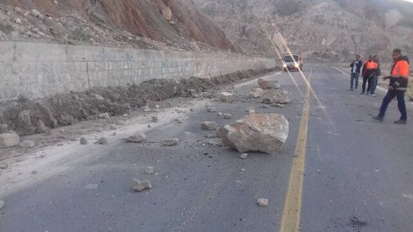 زلزله ۴.۹ ریشتری استان بوشهر را لرزاند / ریزش کوه +عکس