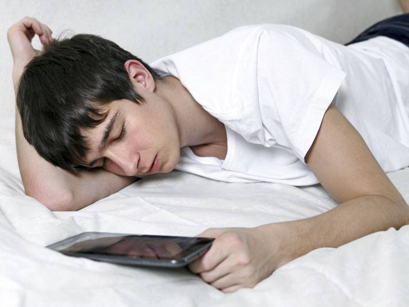 کم خوابیدن چه تاثیری بر مغز می‌گذارد؟