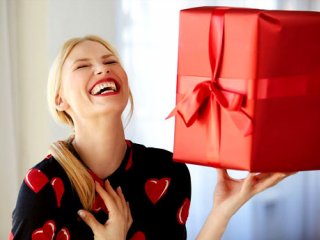 چه هدیه‌ای بیشتر خانم‌ها را خوشحال می‌کند؟