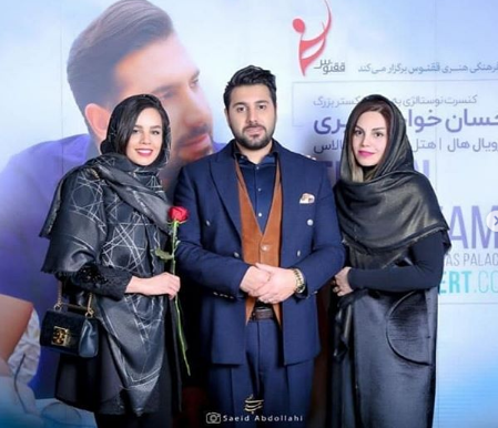 «احسان خواجه امیری» با همسر و خواهرش