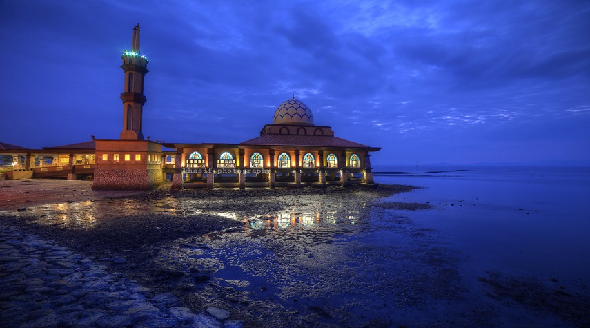 حقایقی جالب از مسجدی زیبا روی آب + تصاویر