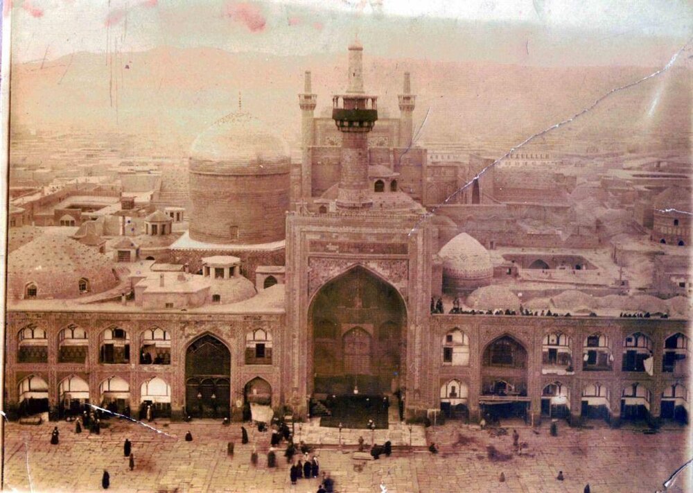 عکسی زیبا و قدیمی از حرم امام رضا (ع) در دوره ناصرالدینشاه عکسی زیبا و قدیمی از حرم امام رضا (ع) در دوره ناصرالدینشاه