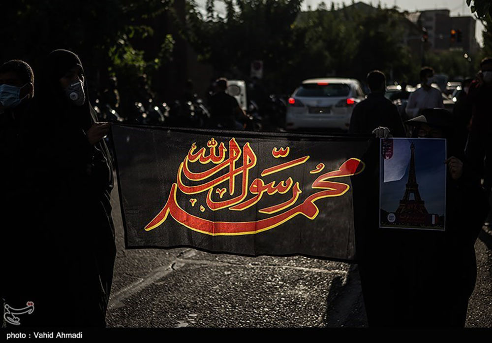تجمع مقابل سفارت فرانسه در تهران در اعتراض به اهانت شارلی ابدو به پیامبر اسلام
