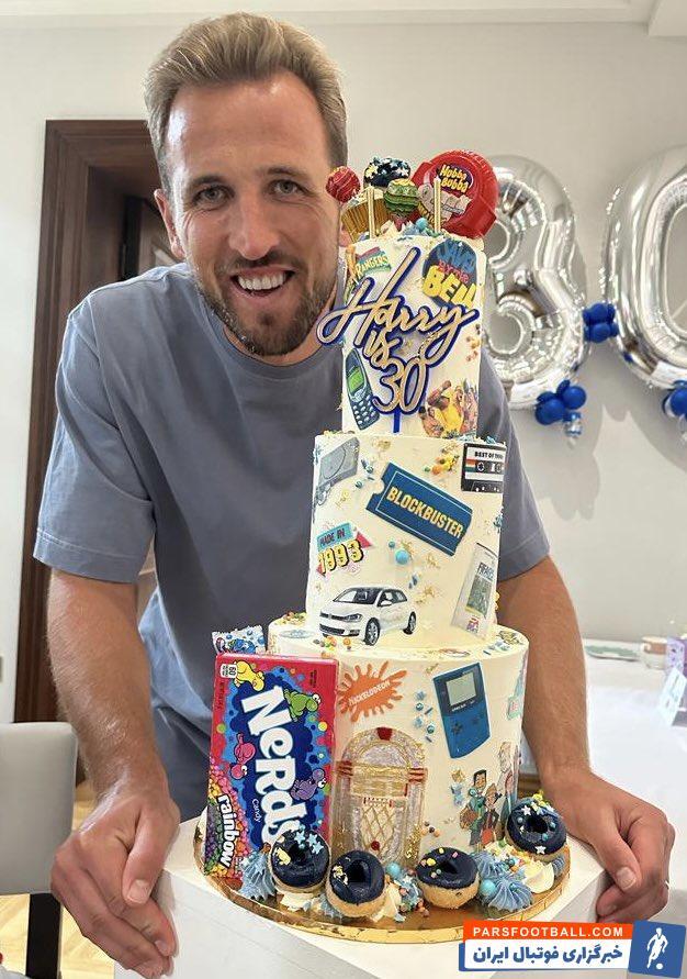کیک تولد فوتبالیست معروف به سبک نوستالژی‌ دهه 90 میلادی+عکس