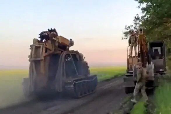 خودروی نظامی عجیب و غریب در اوکراین!+ عکس
