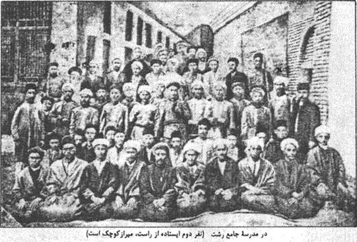 تصویری زیرخاکی از میرزا کوچک خان در دوران تحصیل