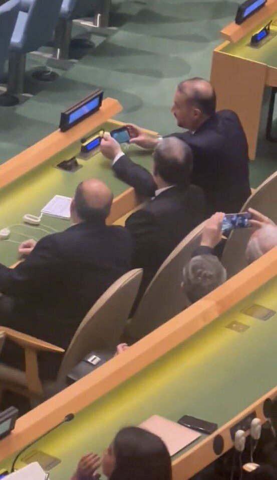 تماشای بازی پرسپولیس توسط وزیر امورخارجه در سازمان ملل+ عکس