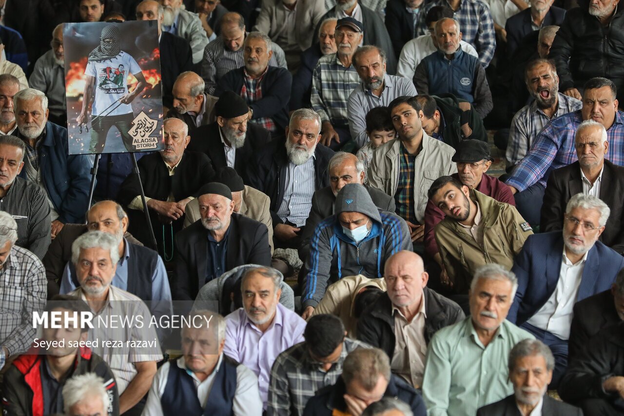 پوشش متفاوت ۲ فرمانده بلندپایه سپاه در نماز جمعه+ عکس