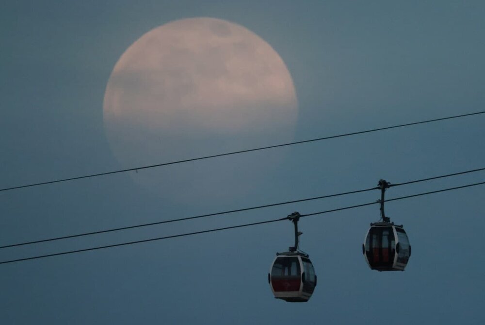تصاویر زیبا از اَبَر ماه شب گذشته در نقاط مختلف جهان
