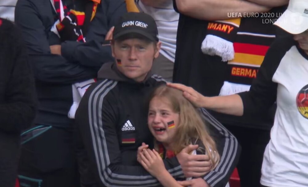 اشک‌های تلخ دختر بچه آلمانی در ومبلی+عکس