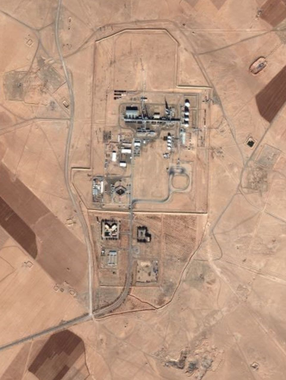 سانا: وقوع انفجار در پایگاه ائتلاف آمریکایی در دیرالزور