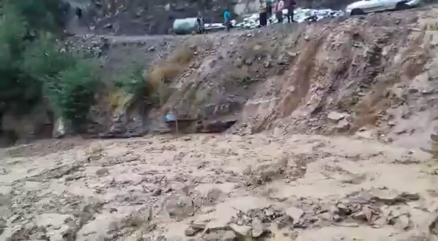 جاری شدن سیل بر اثر باران شدید در مناطق مختلف مازندران