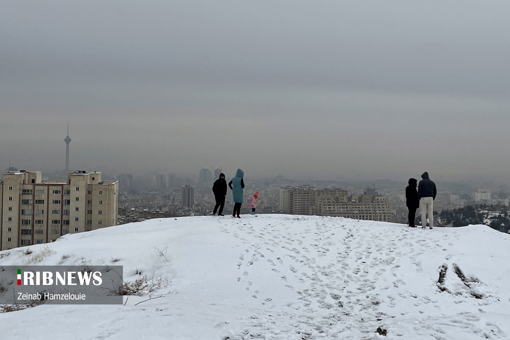 اولین بارش برف ۱۴۰۰ در تهران به روایت تصویر