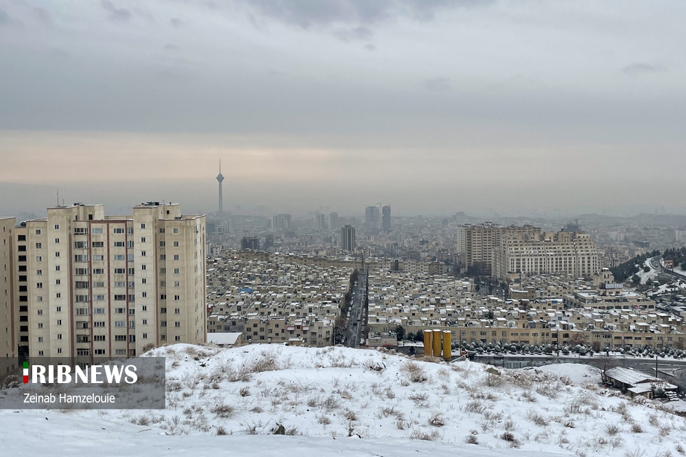 اولین بارش برف ۱۴۰۰ در تهران به روایت تصویر