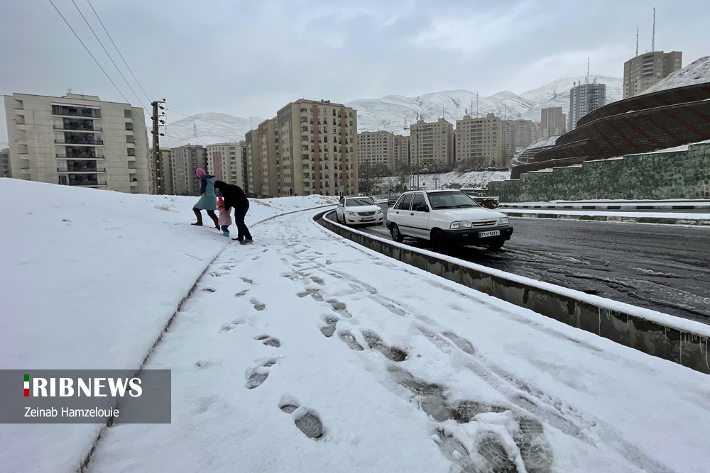 اولین بارش برف ۱۴۰۰ در تهران به روایت تصویر