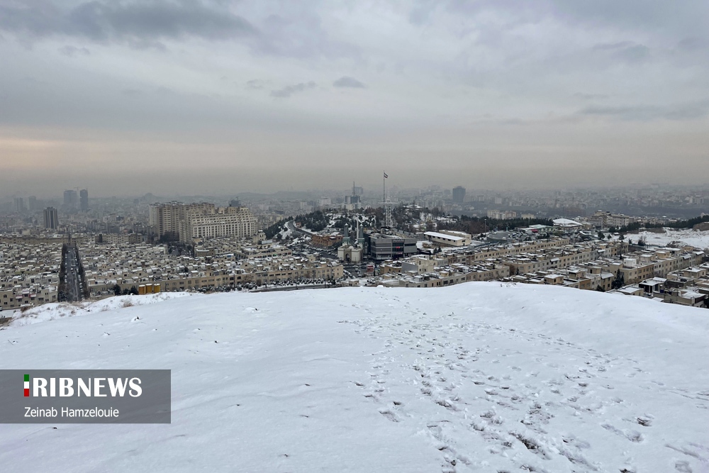 اولین بارش برف ۱۴۰۰ در تهران به روایت تصویر