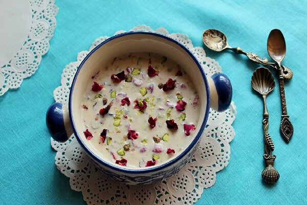 طرز تهیه فرنی | خواص شگفت‌انگیز فرنی عسل که نمی‌دانستید