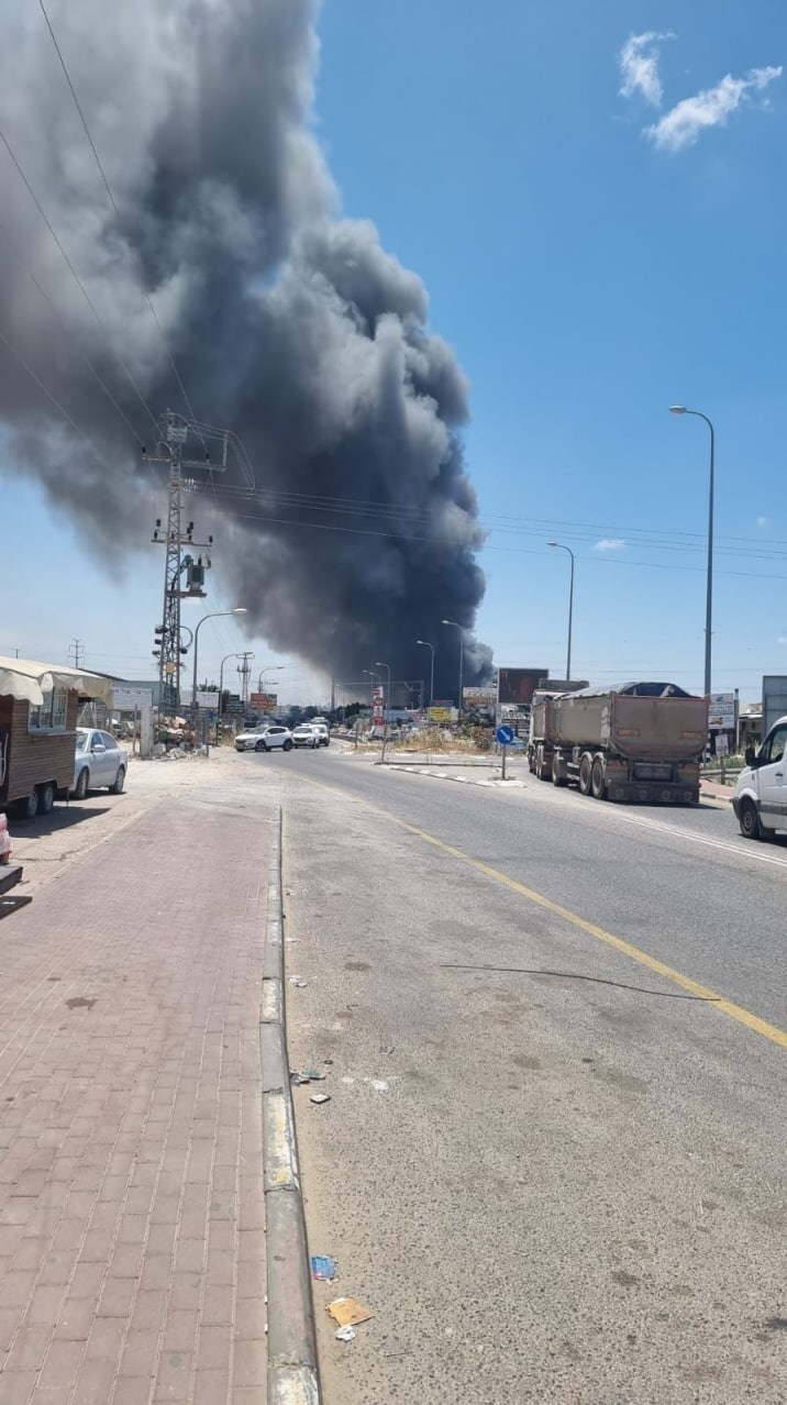 تصاویر آتش‌سوزی گسترده در منطقه‌ صنعتی اسرائیل | دلیل آتش سوزی؟
