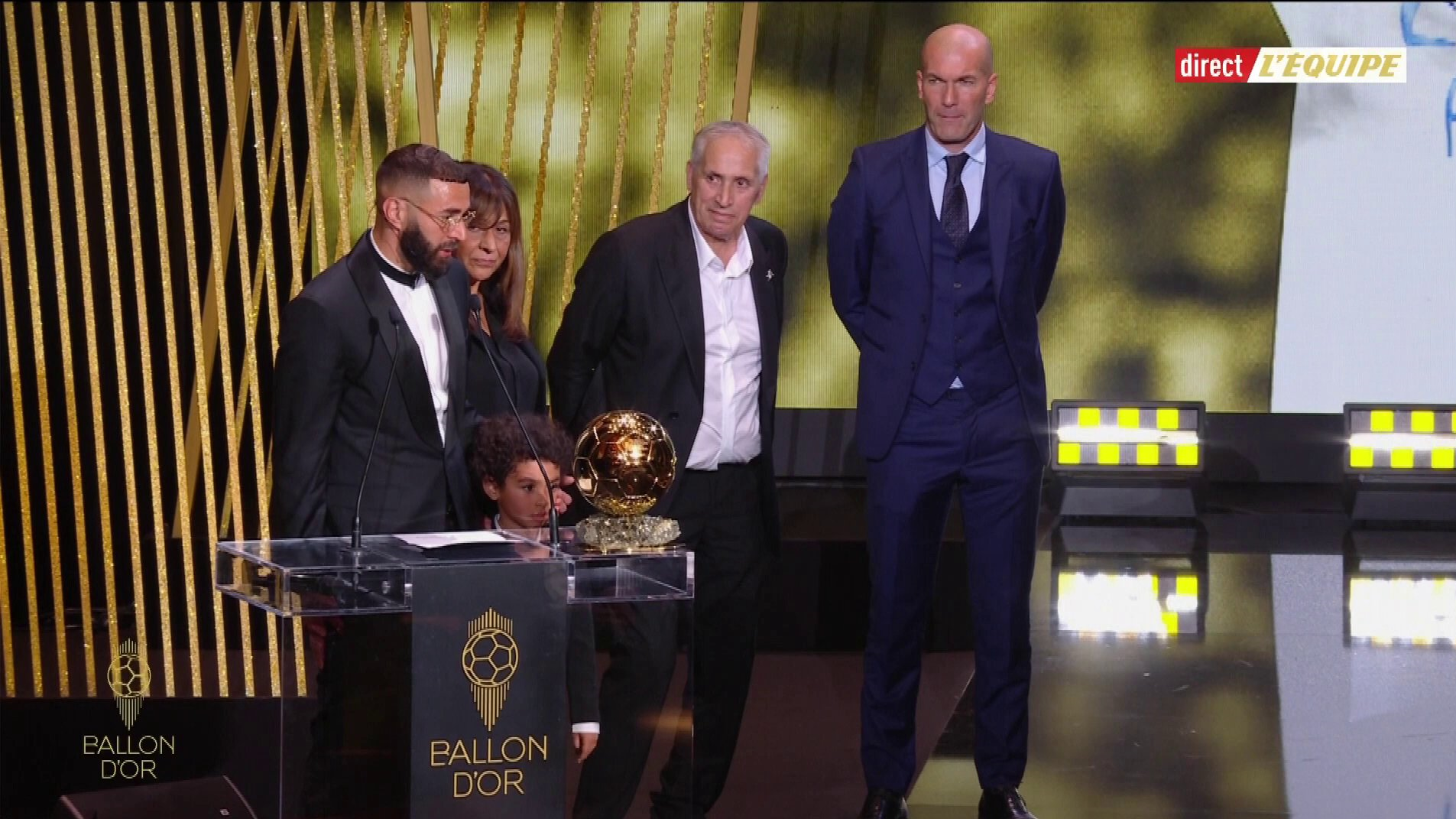 توپ طلای بهترین بازیکن مرد دنیا به کریم بنزما رسید+ عکس